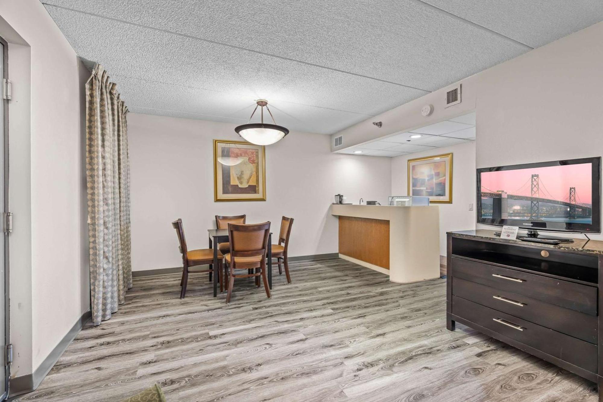 Quality Inn & Suites Mall Of America - Msp Airport Bloomington Esterno foto